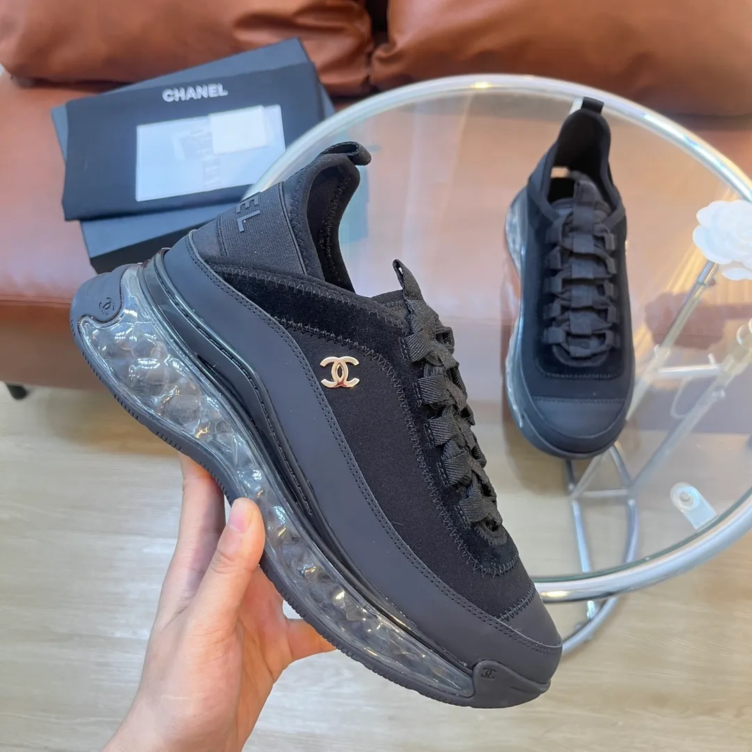 👟👟Ex-factory price 600👟👟 [Long-term supply of high-end versions] ⚠️Note: This model has many colors and the market has a complete range of colors. Welcome to consult ~ chanel Chanel Xiaoxiang casual sports shoes for couples and dad shoes for couples. The original version of the counter is 1:1, each color is accurately matched, and the internal standard is coded. ❣️Fabric material: original imported cow down + imported fabric, ❣️Inner material: imported breathable velvet, ❣️Outsole material: Original 1:1 mold opening, 3 layers of TPU ❣️Number of sizes: Women's 35-42 Men's 39-46 (Men's ➕10) Couple's version (with full set of high-end packaging)